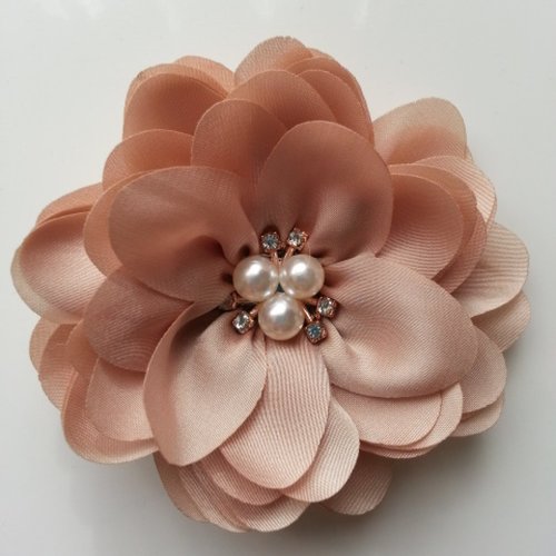 Grande fleur en satin de soie centre perle et strass 90mm beige