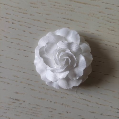 Fleur en tissu blanc de 45mm