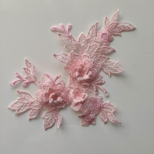 Applique  en dentelle et fleur rose  15*19cm