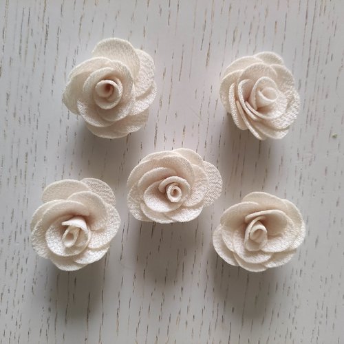 Petite fleur en tissu 25 mm ivoire