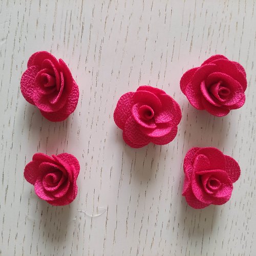 Petite fleur en tissu 25 mm rose fuchsia