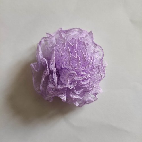 Pompon en dentelle mauve 60mm