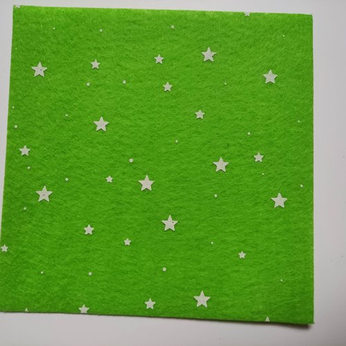N5 feuille de feutrine motif etoile 15*15cm blanc et vert