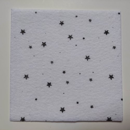 Feuille de feutrine motif etoile 15*15cm blanc et noir