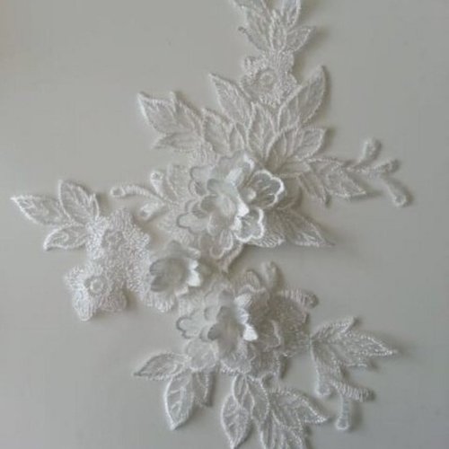 Applique  en dentelle et fleur blanc 15*19cm