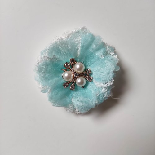Fleur organza et dentelle centre perle et strass 50mm blanc et vert pastel