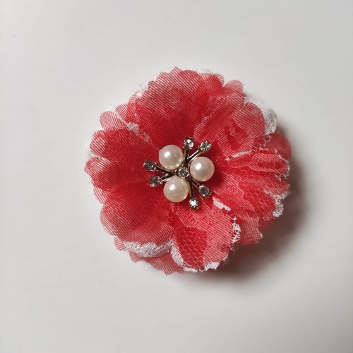 Fleur organza et dentelle centre perle et strass 50mm blanc et rouge