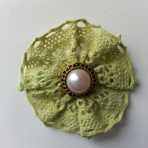 Rosette en dentelle crochetée vert 45mm