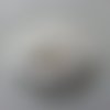 Fleur en tissu centre perle 60 mm blanc cassé