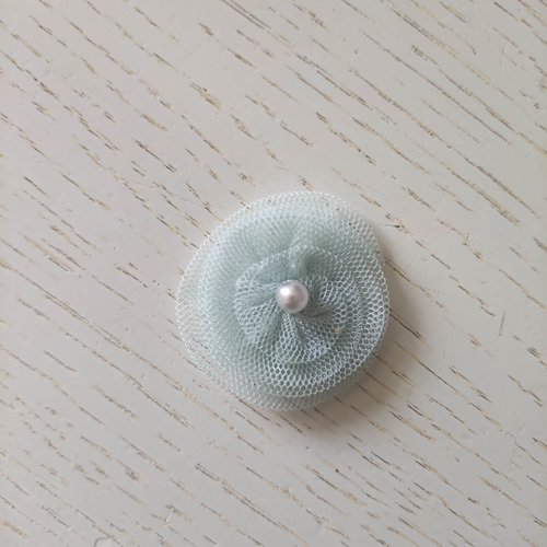 Rosette en  tulle vert eau   40mm