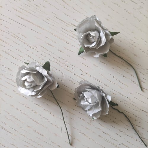 Lot de 3 fleurs en papier de couleur gris 2, 5cm sur tige