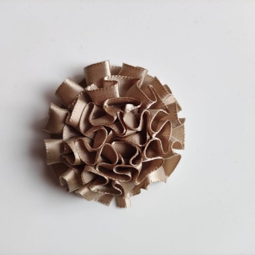 Fleur en ruban de satin  beige 50mm