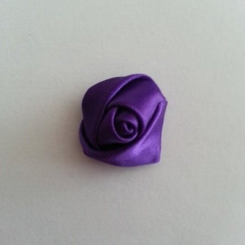 Fleur de satin bouton de rose violet 2.2cm