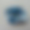 Fleur tissu brillant perle et strass bleu 50mm