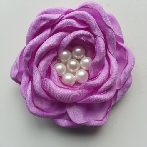 Fleur satin de soie centre perle 55mm mauve