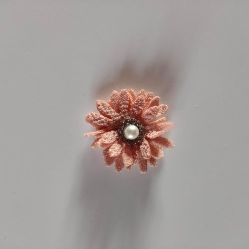 Petite fleur en tissu 25mm avec centre perle strass vieux rose