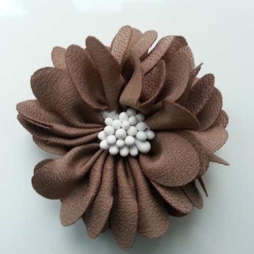 Fleur en satin de soie et pistils 50mm  marron