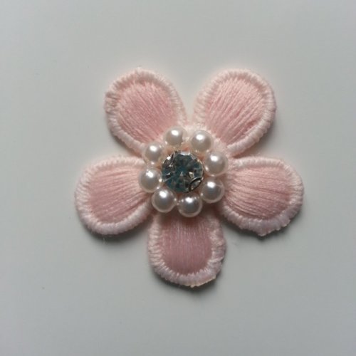 Fleur en dentelle rose perle et  strass 35 mm