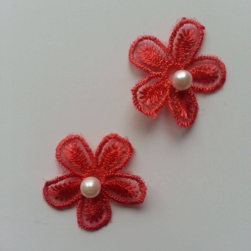 Lot de 2 fleurs en dentelle  30mm rouge