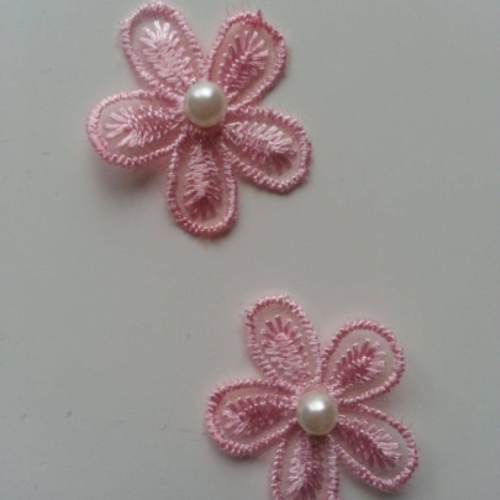 Lot de 2 fleurs en dentelle  30mm rose peche