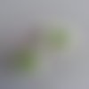 Lot de 2 fleurs en tissu centre bouton vert  sur tige 50mm