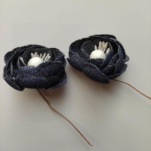 Lot de 2 fleurs en jean pistils sur tige bleu marine 40mm