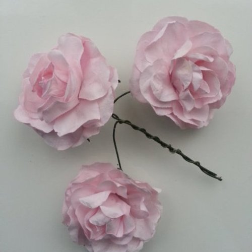 Lot de 3 roses en papier rouge rose sur tige 40mm