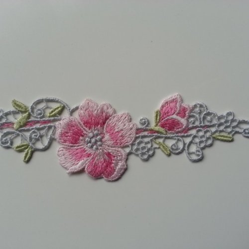 Applique  en dentelle aux fleurs rose 17*4,5cm