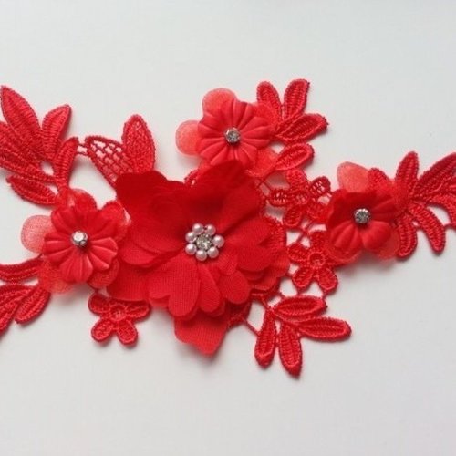 Applique  en dentelle et fleur mousseline rouge  17*9cm