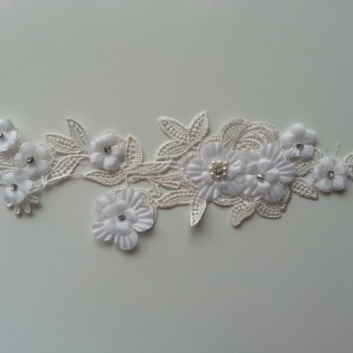 Applique  en dentelle et fleur blanche  26.5*10cm