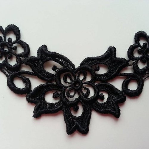 Applique dentelle  collier noir 11*7cm idéal pour création de bijoux