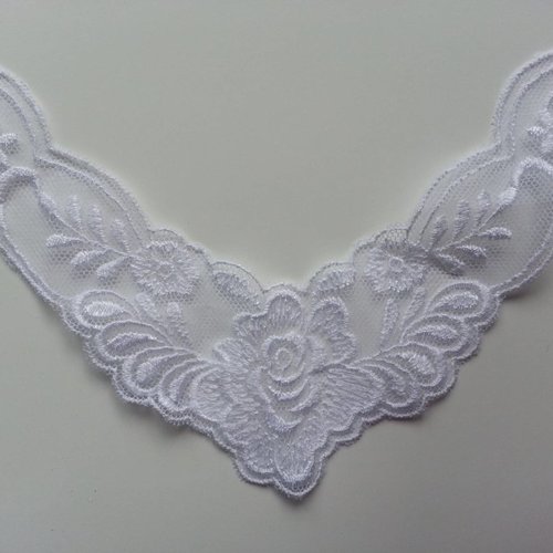 Applique dentelle  collier blanc 14*10cm