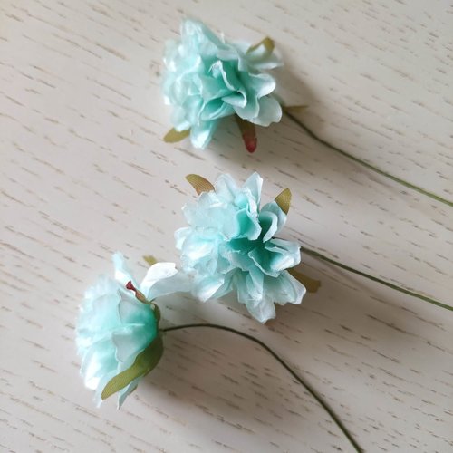 Lot de 3 fleurs artificielles en tissu vert pastel sur tige
