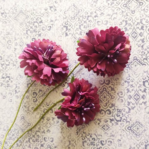 Lot de 3 fleurs artificielles en tissu et pistils prune