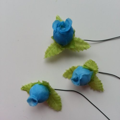 Lot de 3 roses et feuilles en tissu bleu turquoise   sur tige