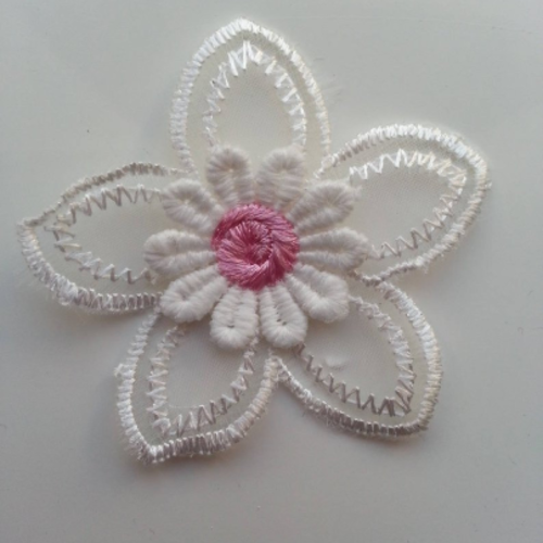 Double fleur en dentelle  blanc et rose   50mm