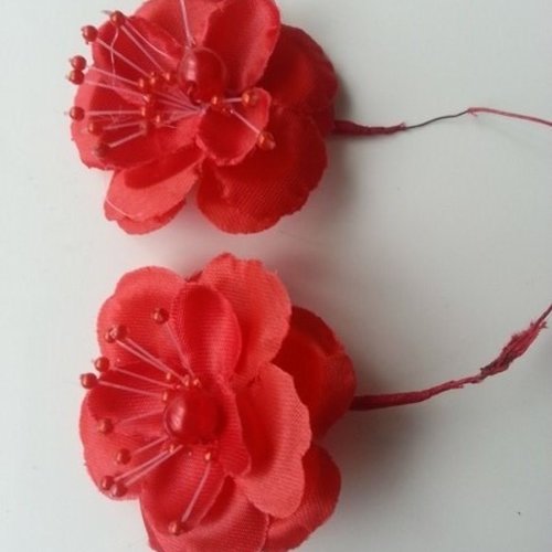 Lot de 2 fleurs  en tissu rouge 55mm sur tige