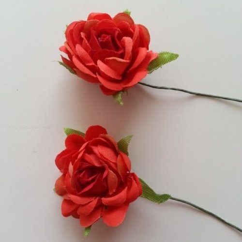 Lot de 2 fleurs en tissu  sur tige 30mm rouge