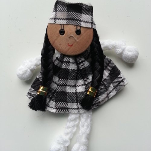 Petite poupée tissu noir et blanc 50*70mm ideal pour creation de barrettes