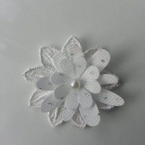 Double fleur en dentelle blanc et argent  50mm