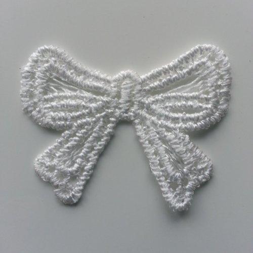 Noeud en dentelle  blanc 50*38 mm