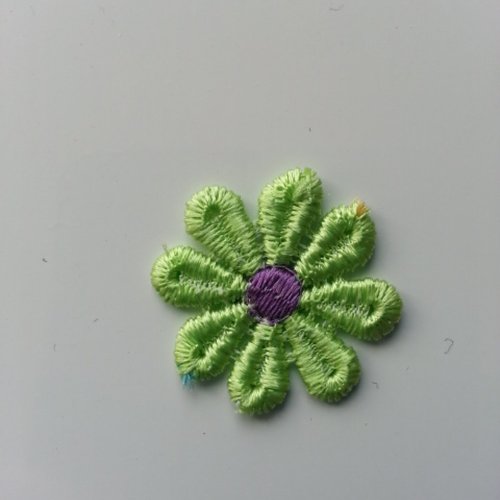 Fleur en dentelle vert et violet   30mm
