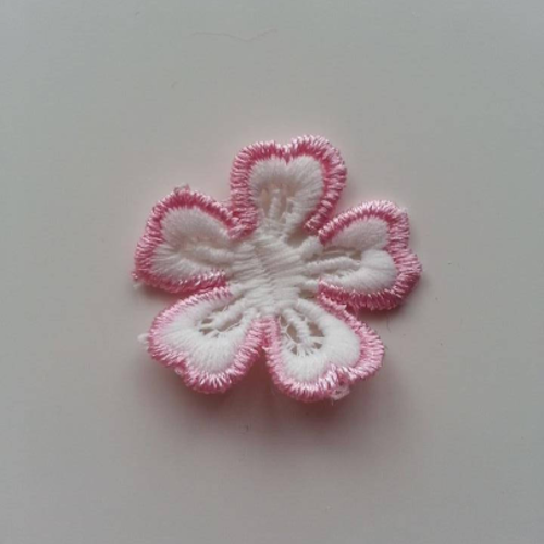 Fleur en dentelle blanche et rose  30mm