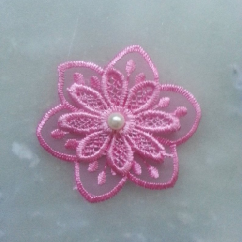 Fleur en dentelle rose  60 mm