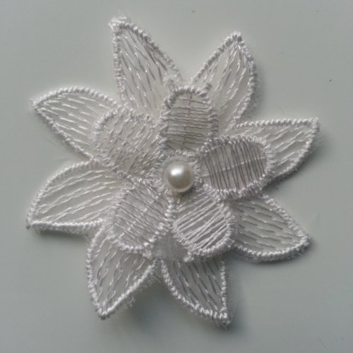 Double fleur en dentelle blanche perle 50mm