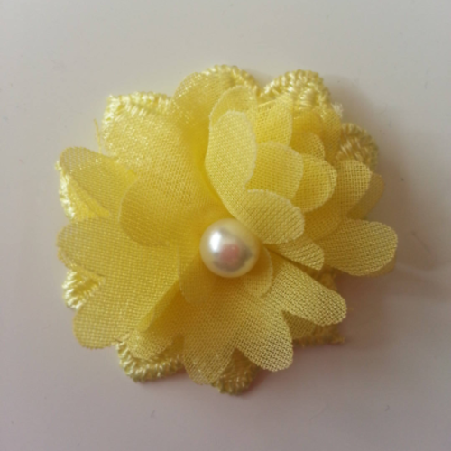 Fleur en dentelle et fleur en mousseline jaune 45 mm