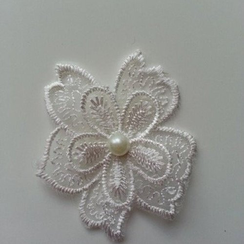 Fleur en dentelle blanc 50 mm