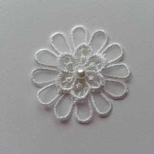 Fleur en dentelle blanc ivoire 50 mm