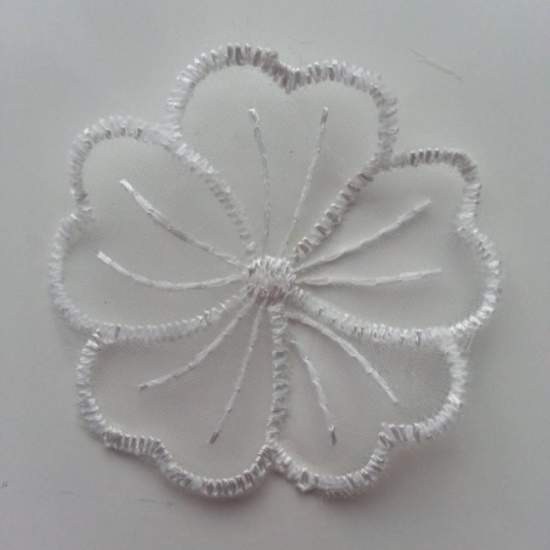 Fleur en dentelle   blanc ivoire 50 mm