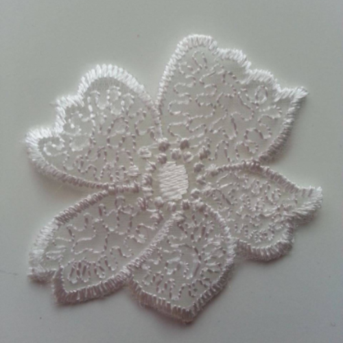 Fleur en dentelle blanche 50mm